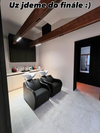 Dokončujeme pro vás krásný kadeřnický salon ve Žďáře nad Sázavou Dřevo má pořád co říct – jen ho musíte umět použít...