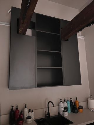 Už jen pár detailů a je to:) Přijďte navštívit krásný nový kadeřnický salon @kiru_adlt ve Žďáře nad Sázavou, určitě to...